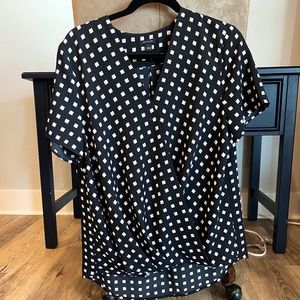 Size Large Ann Taylor short sleeve blouse.